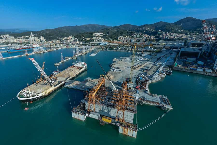 Lavori nel porto di Genova Sestri Ponente per la nuova calata